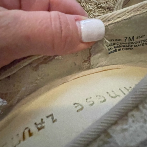 Lace heel - Picture 2 of 3